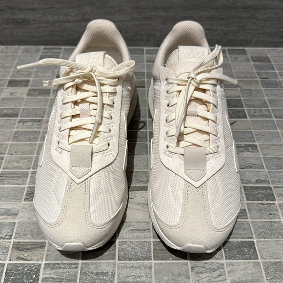 Nike Air Max Pre-Day Sneakers - Picture 2 of 13